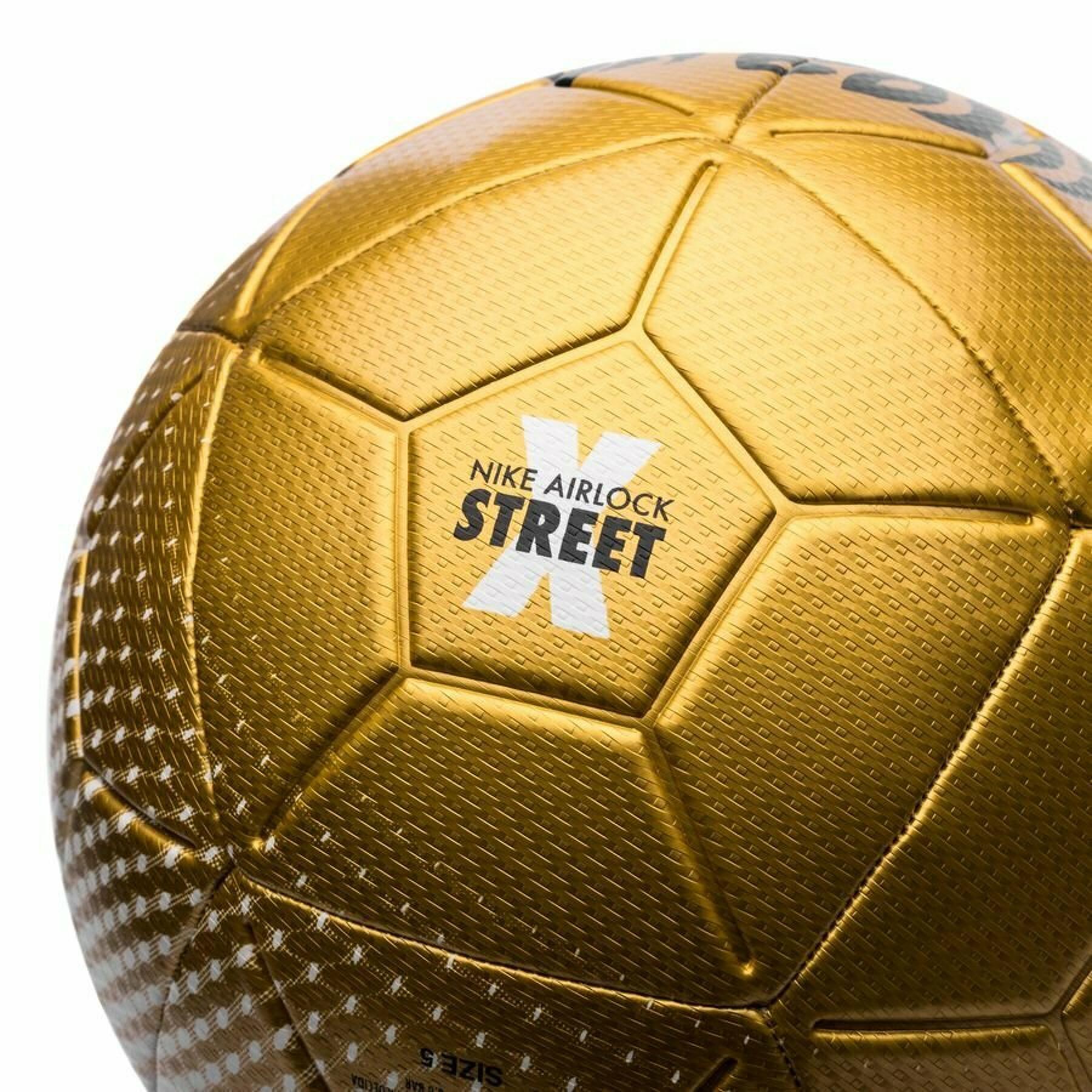 Fußball Nike Airlock Street X Joga